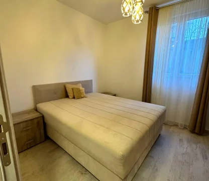 Budva da  1 + 1  satılık geniş daire