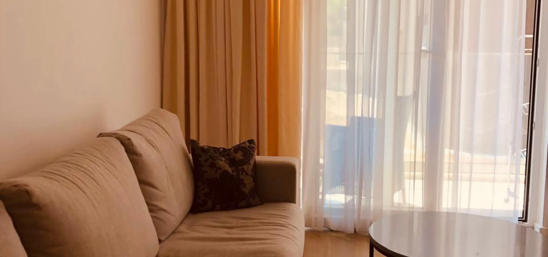 Budva  beciçi de 1 + 1 kiralık daire