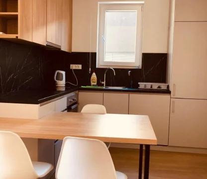 Budva  beciçi de 1 + 1 kiralık daire