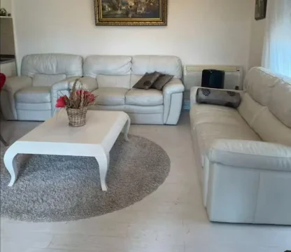 Budva  beciçi de Splendid otelin karsısında 2 + 1 daire 