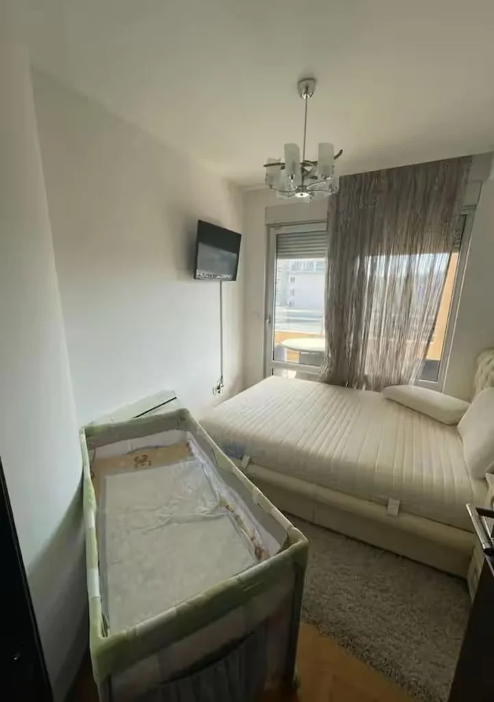 Budva  beciçi de Splendid otelin karsısında 2 + 1 daire 