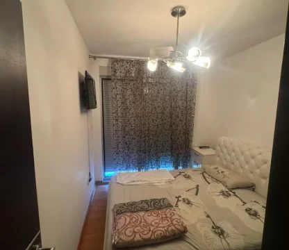 Budva  beciçi de Splendid otelin karsısında 2 + 1 daire 