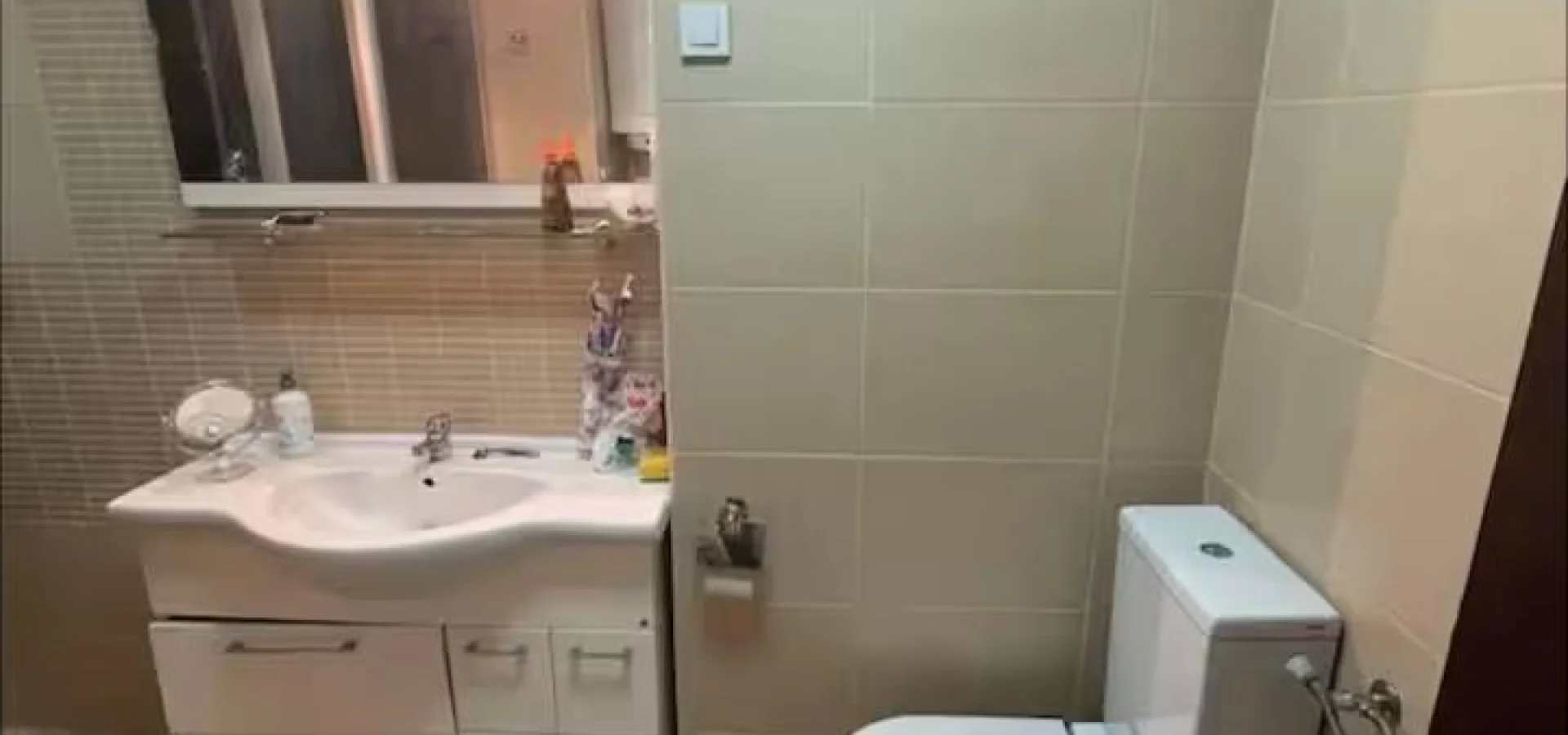 Budva  beciçi de Splendid otelin karsısında 2 + 1 daire 