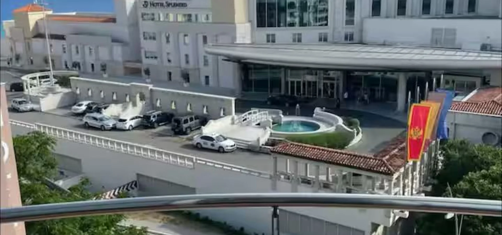 Budva  beciçi de Splendid otelin karsısında 2 + 1 daire 