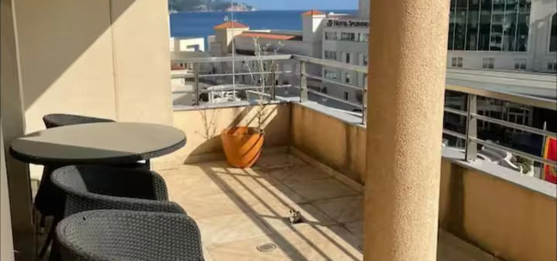 Budva  beciçi de Splendid otelin karsısında 2 + 1 daire 