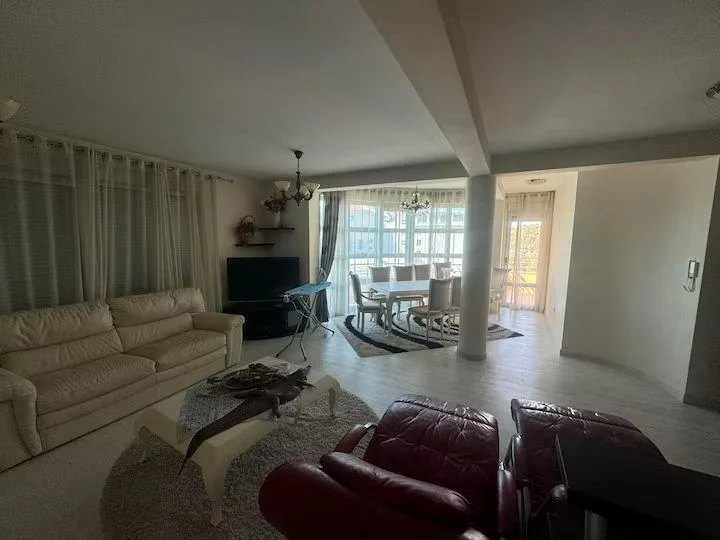 Budva  beciçi de Splendid otelin karsısında 2 + 1 daire 