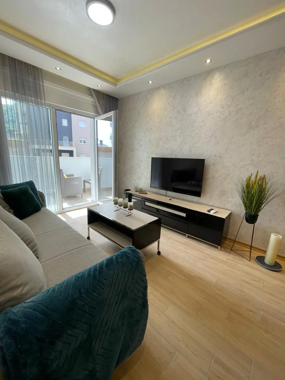 Budva'da 2 + 1  lüks daire kiralık