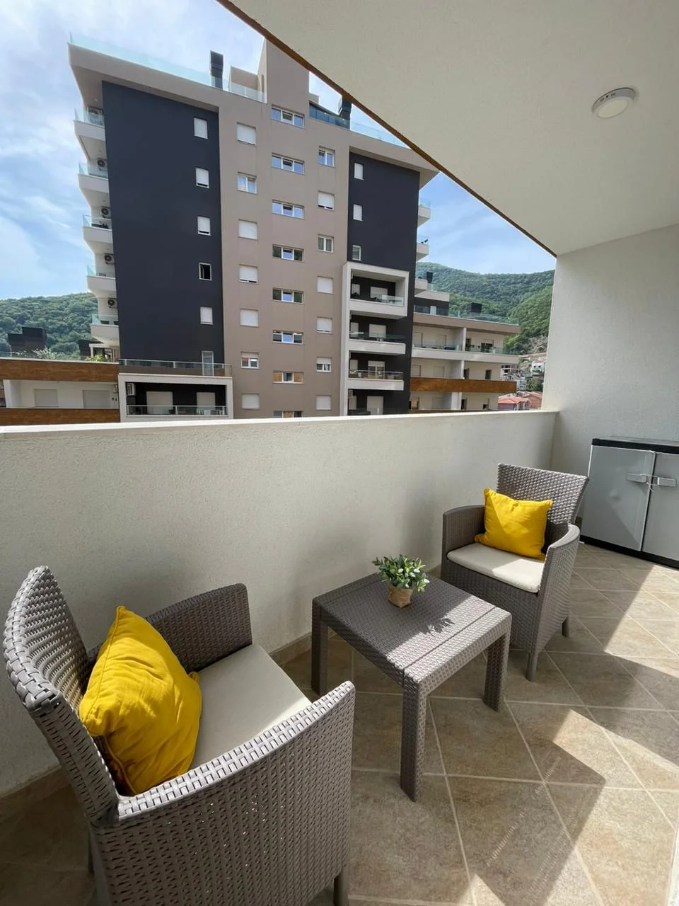 Budva'da 2 + 1  lüks daire kiralık