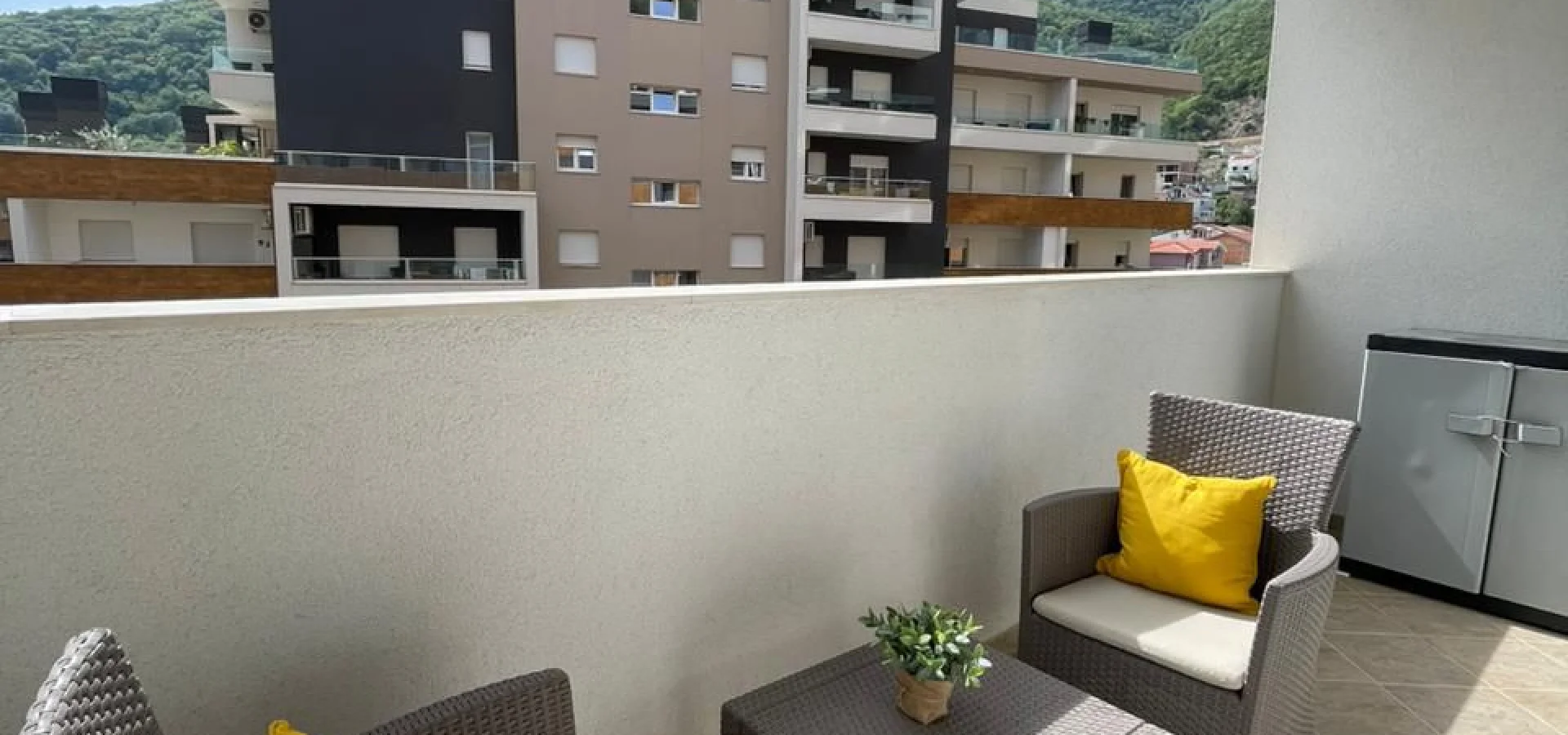 Budva'da 2 + 1  lüks daire kiralık