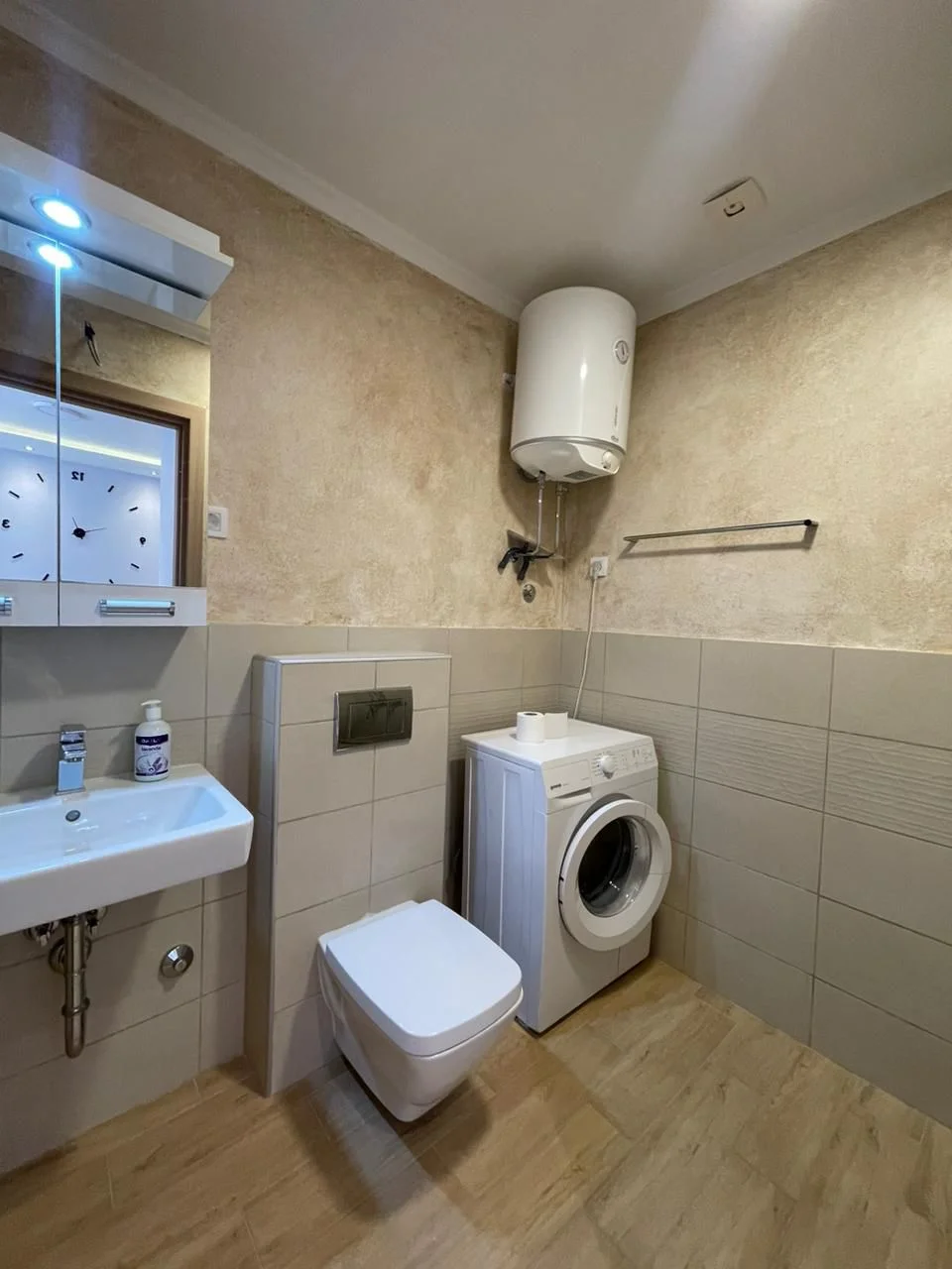 Budva'da 2 + 1  lüks daire kiralık