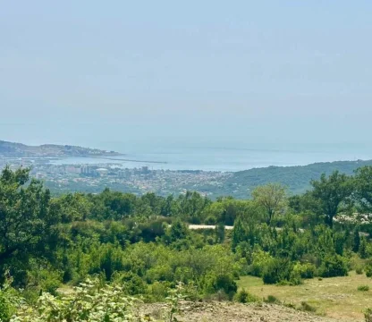 Bar şehrinde deniz manzaralı satılık arazi  6.600 m2 