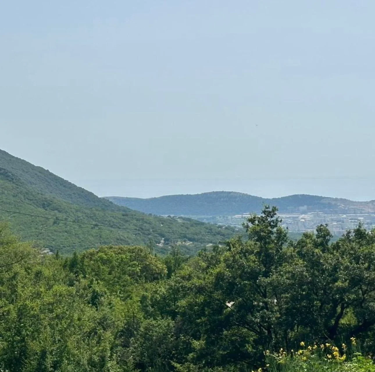 Bar şehrinde deniz manzaralı satılık arazi  6.600 m2 