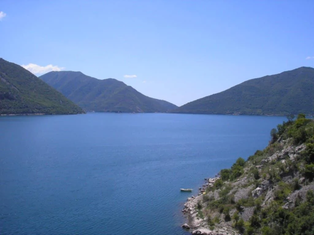 Kotor  Perast ‘ta Denize sıfır satılık arsa
