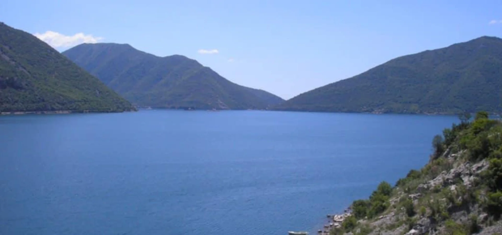Kotor  Perast ‘ta Denize sıfır satılık arsa
