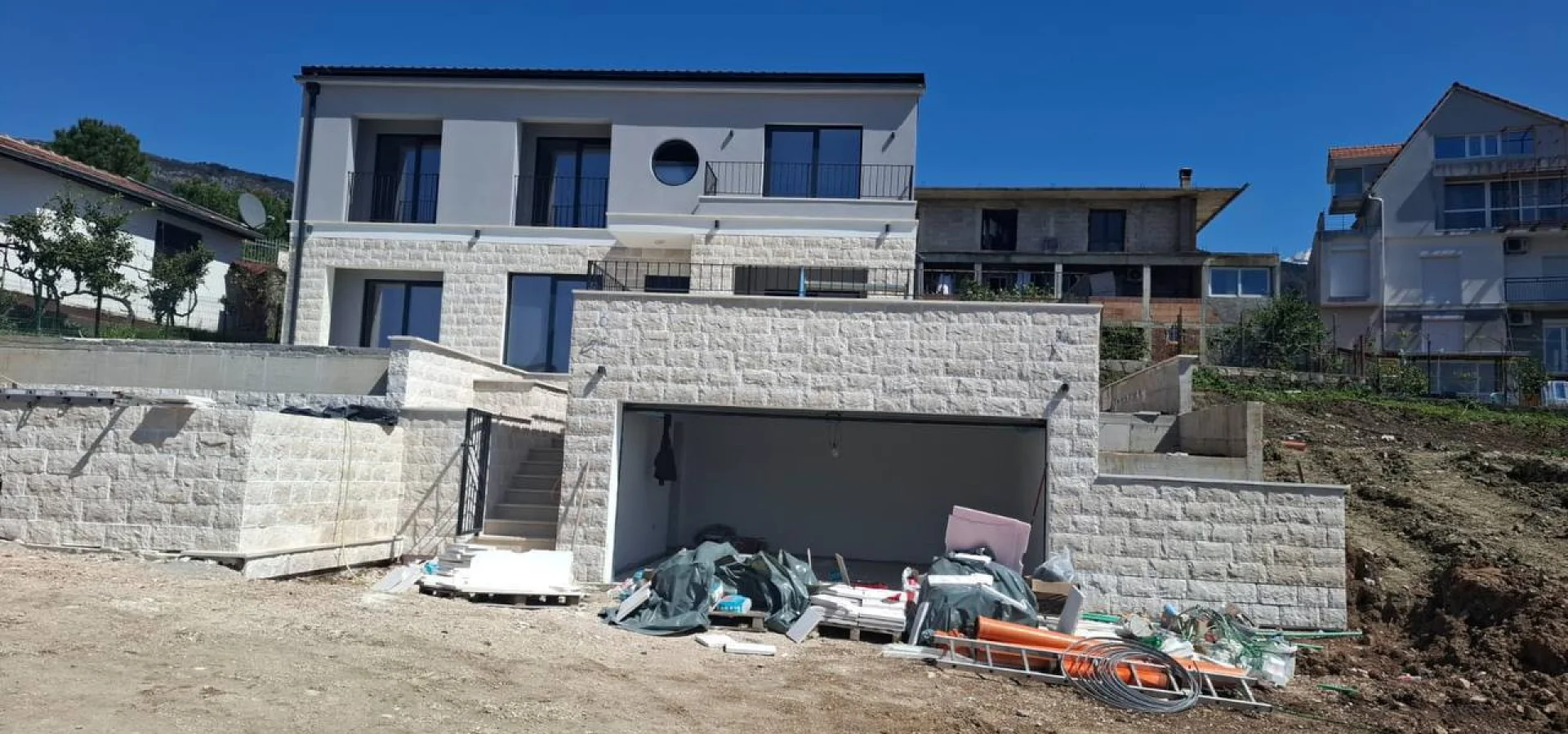 Tivat bölgesinde satılık 250 m2 villa