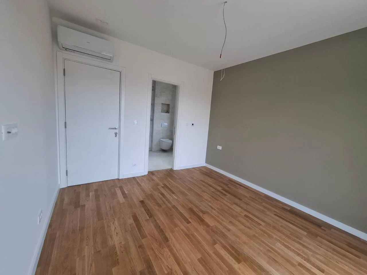Tivat bölgesinde satılık 250 m2 villa