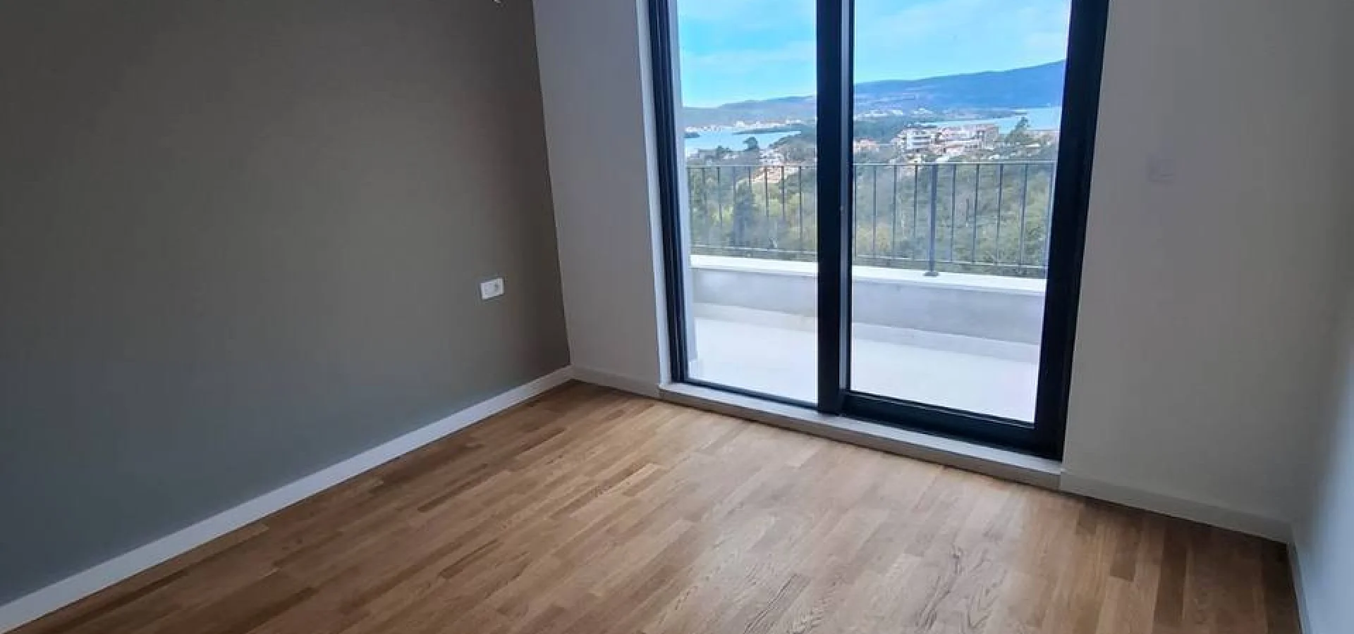 Tivat bölgesinde satılık 250 m2 villa