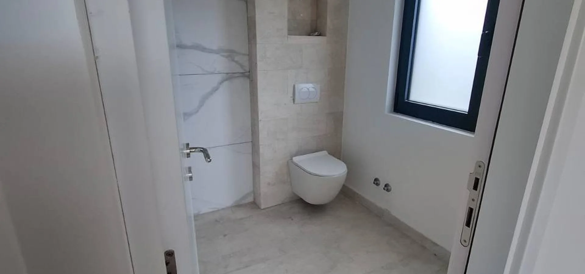 Tivat bölgesinde satılık 250 m2 villa