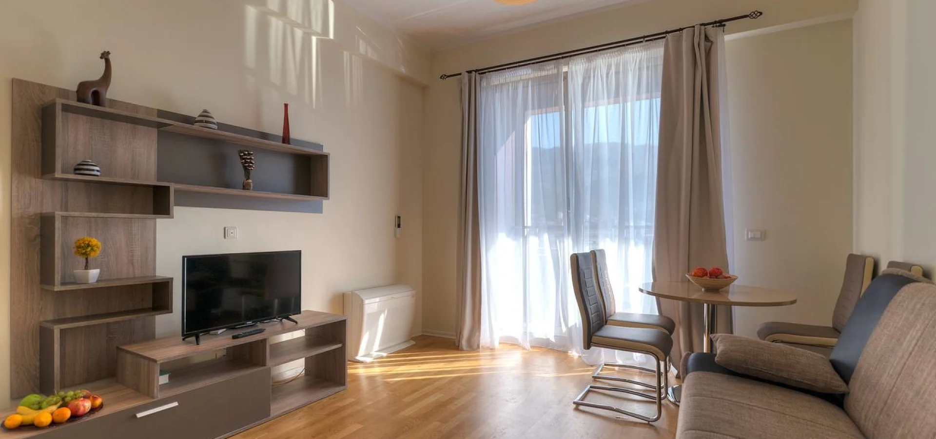 Budva'da deniz manzaralı 1 + 1 satılık daire