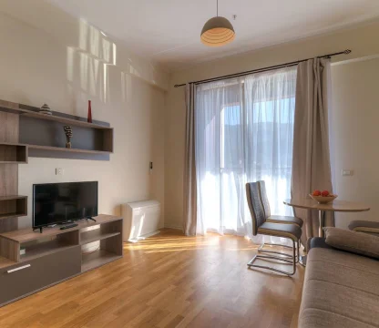 Budva'da deniz manzaralı 1 + 1 satılık daire