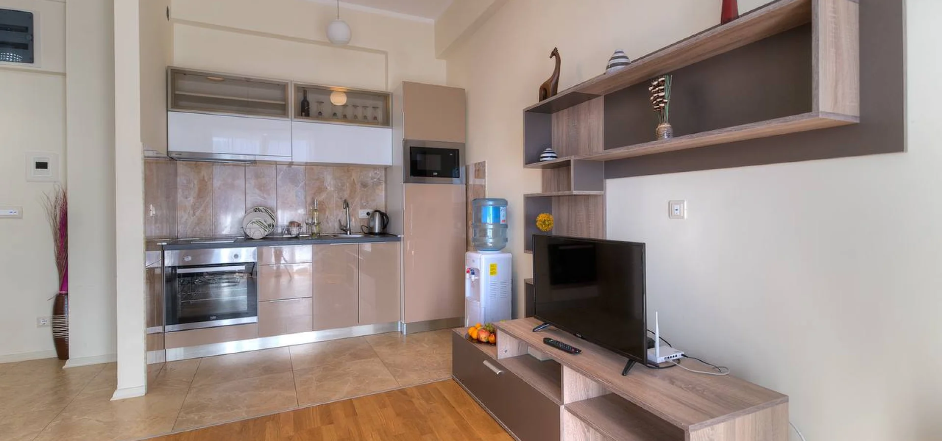 Budva'da deniz manzaralı 1 + 1 satılık daire