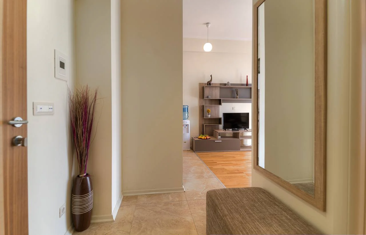 Budva'da deniz manzaralı 1 + 1 satılık daire