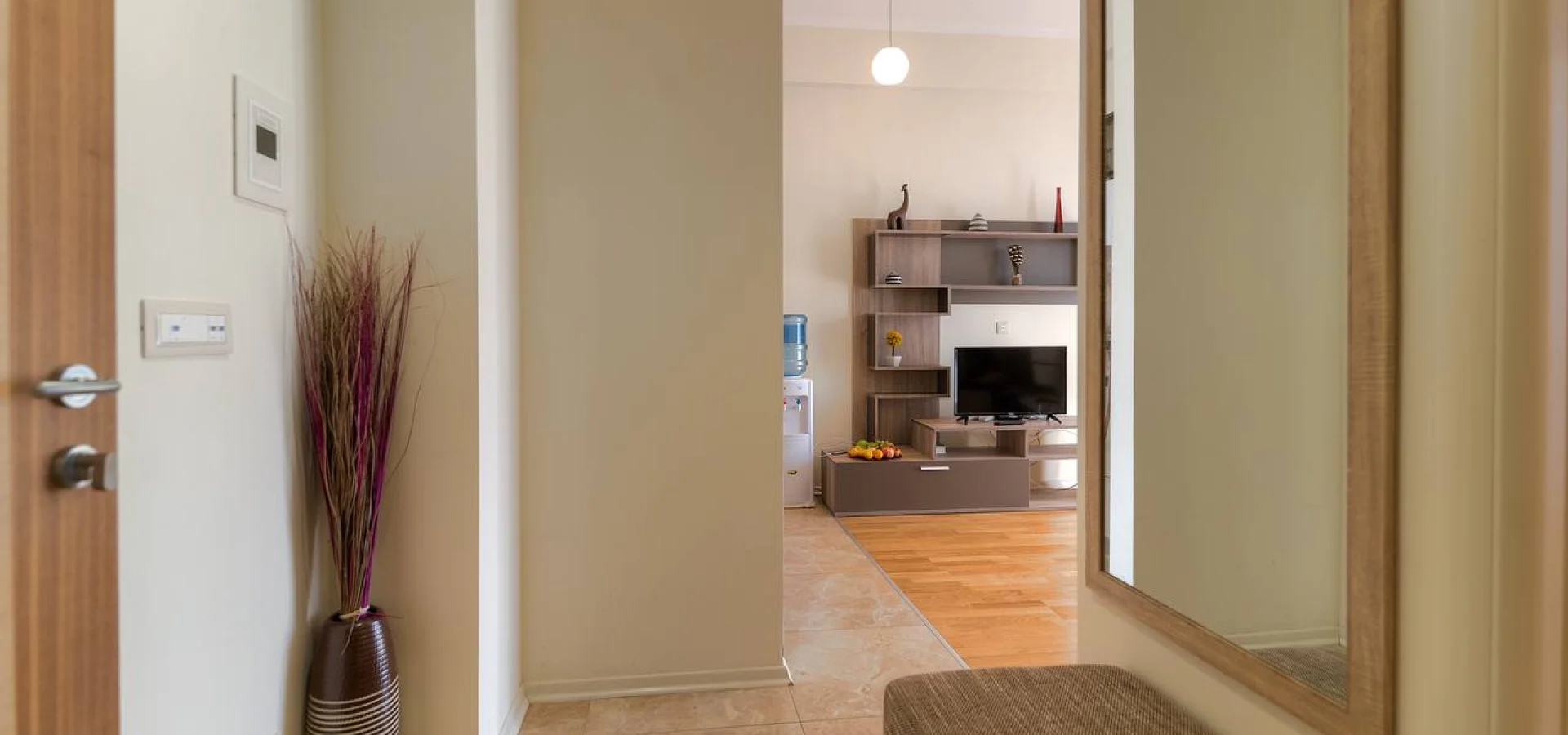 Budva'da deniz manzaralı 1 + 1 satılık daire