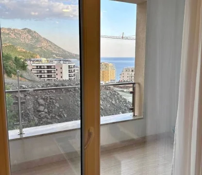 Beciçi de 1 + 1 satılık daire