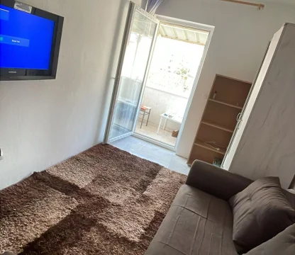 Budva'da stüdo daire merkeze ve sahile yakın