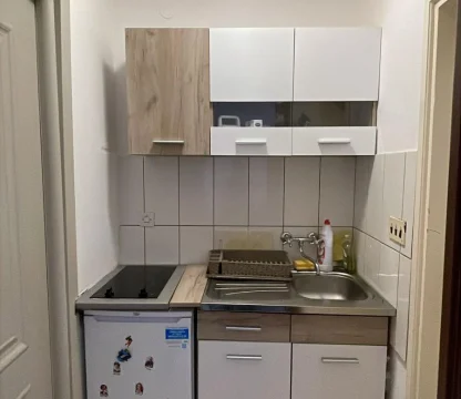 Budva'da stüdo daire merkeze ve sahile yakın